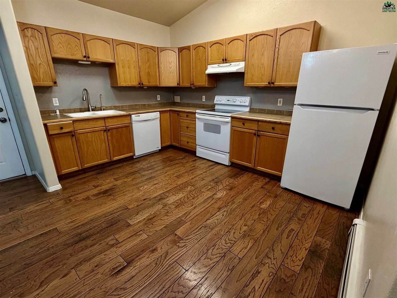 2361 Badger Rd - Photo 4 of 10