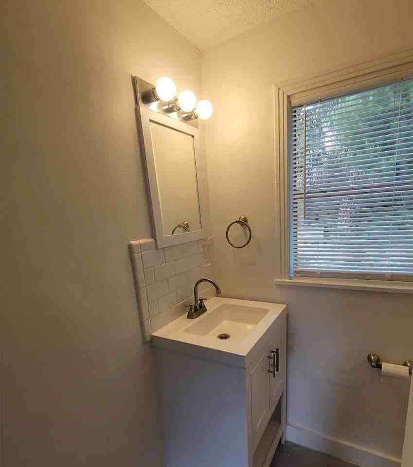 162 Sw Palm Gln - Photo 6 of 8