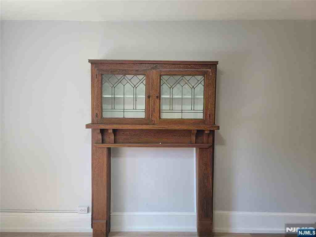 27 Russell Ave - Photo 4 of 19