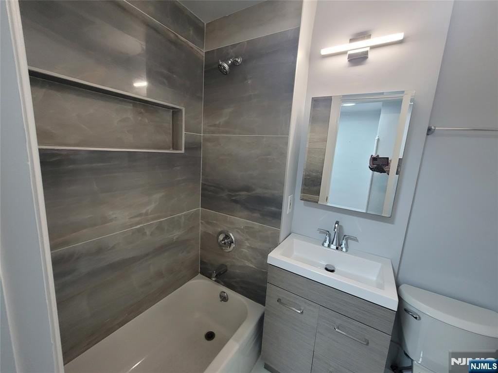 27 Russell Ave - Photo 5 of 19