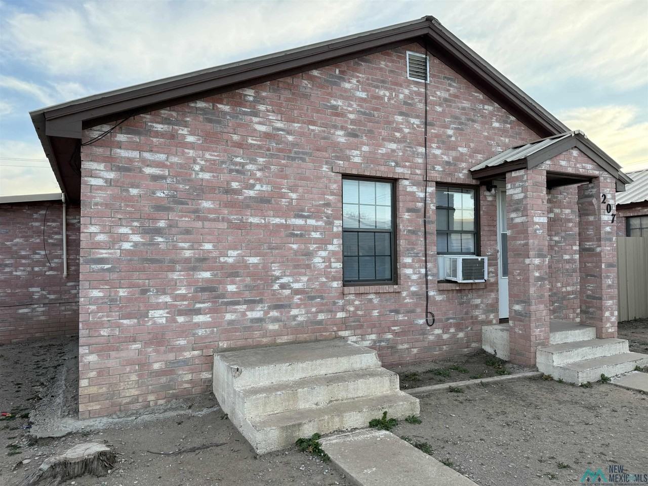 207 W Chisum Ave - Photo 4 of 11