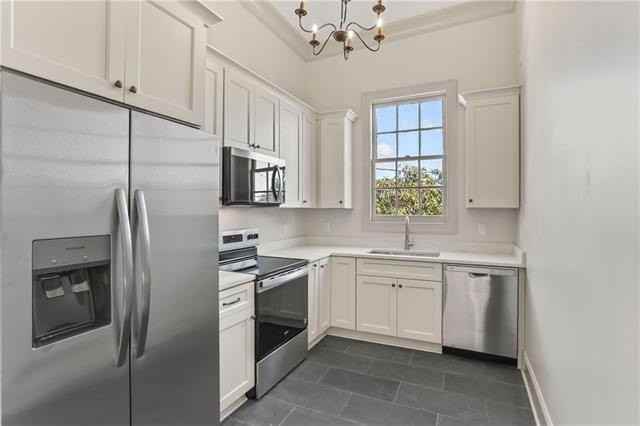 244 Olivier St #2B - Photo 7 of 12