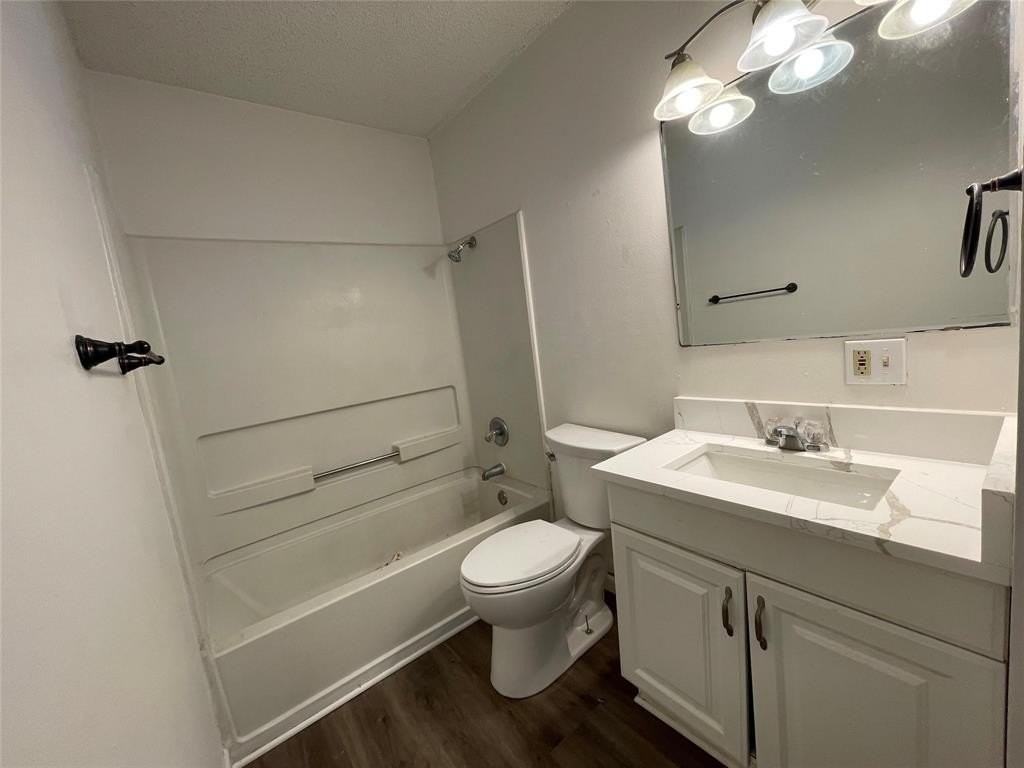 5320 Carver Dr - Photo 3 of 6