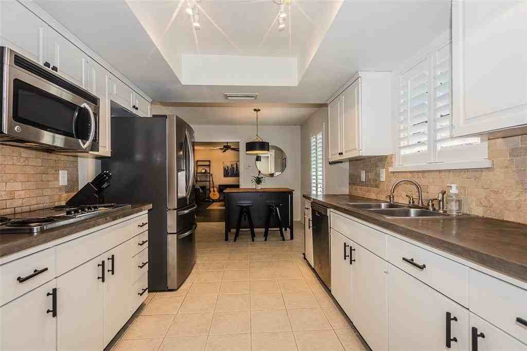 3141 Palmdale Cir - Photo 3 of 13