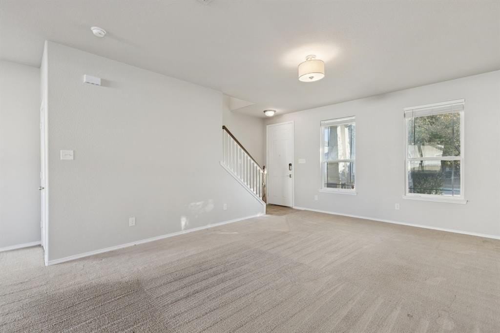 6021 Myers Ct - Photo 4 of 25