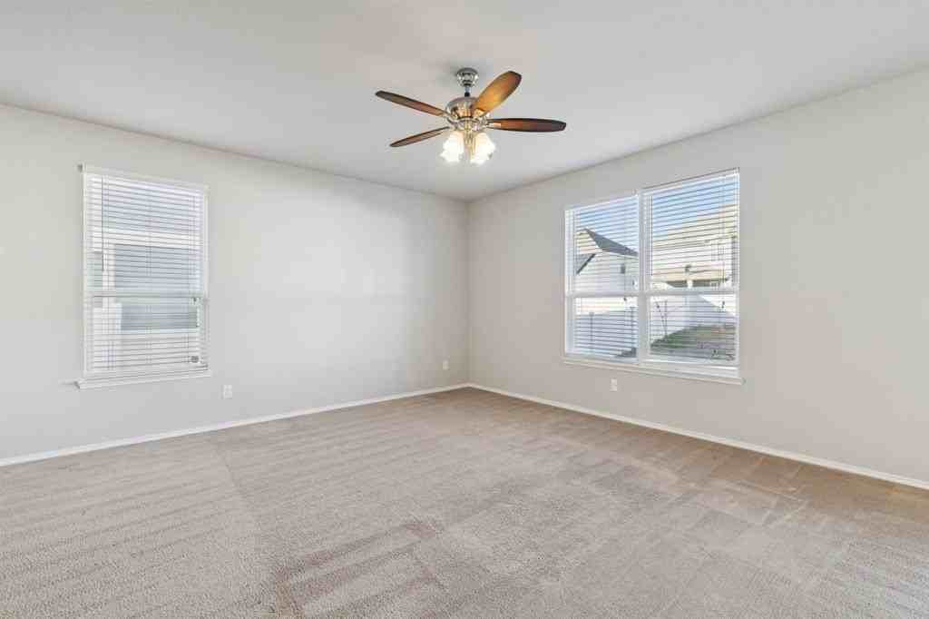 6021 Myers Ct - Photo 5 of 25