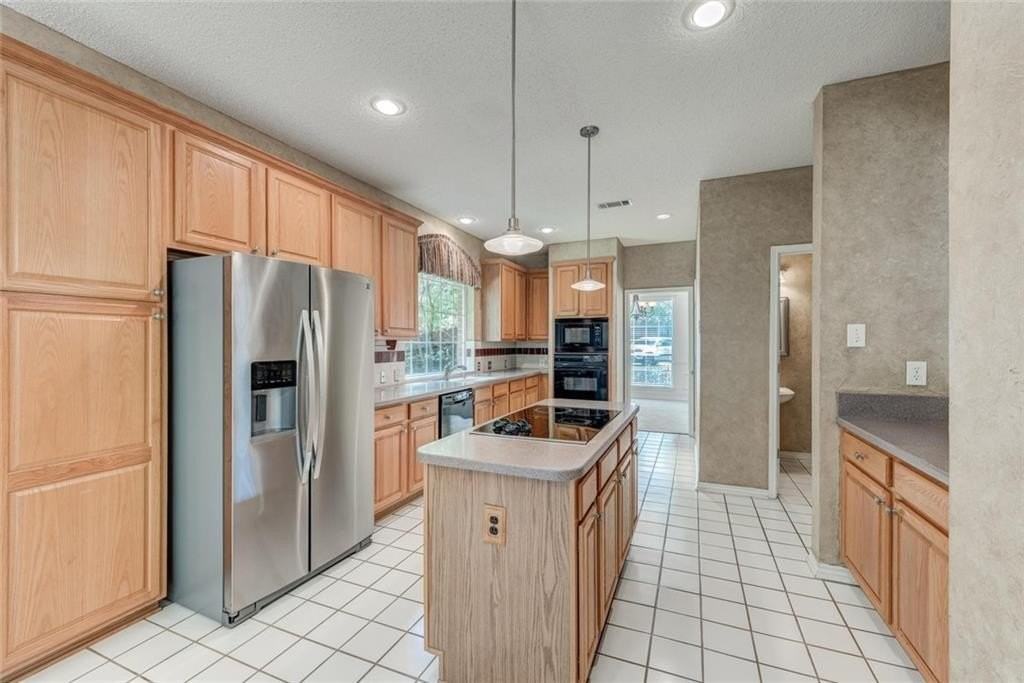 2440 Brittany Ln - Photo 4 of 34