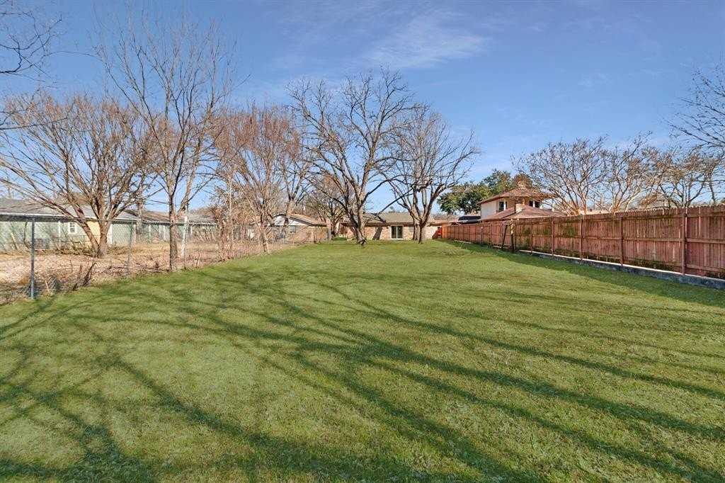 2221 Se 14th St - Photo 5 of 11