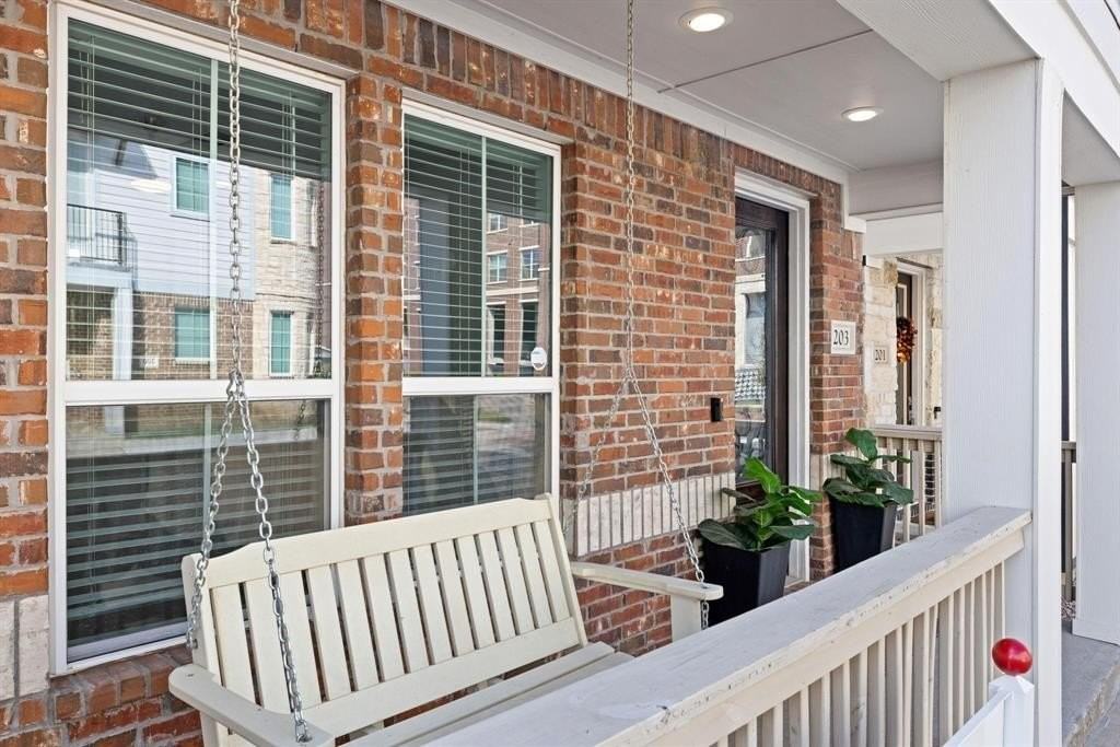 203 S Village Way - Photo 2 of 22