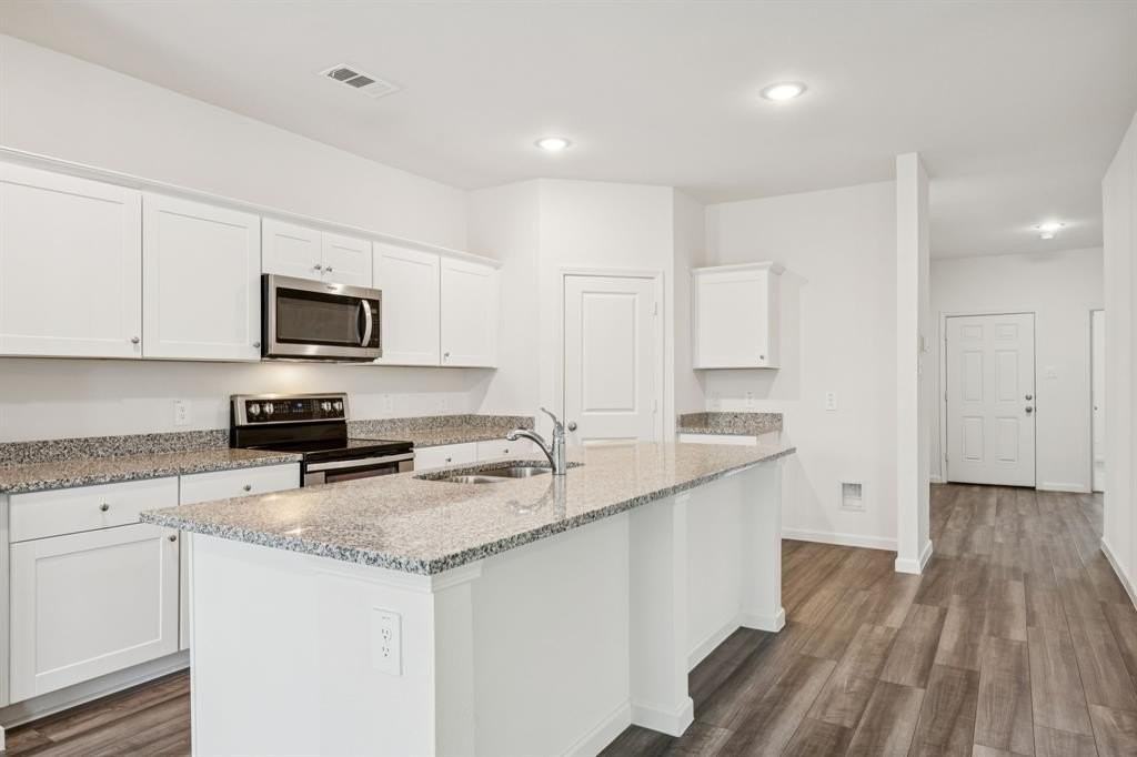 742 Camden Dr - Photo 2 of 11