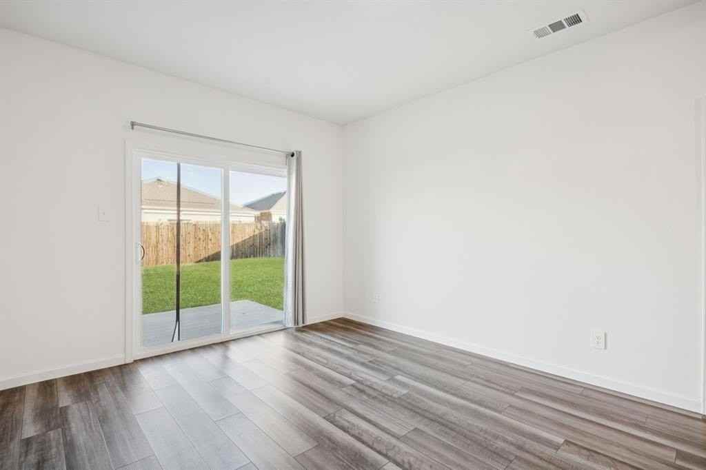 742 Camden Dr - Photo 3 of 11