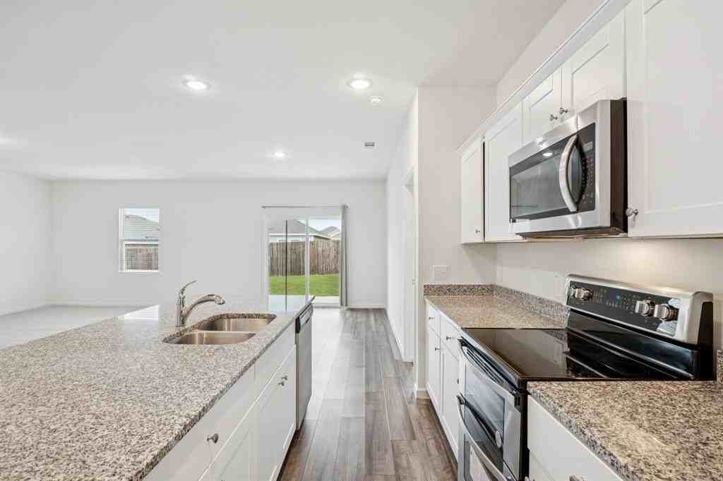 742 Camden Dr - Photo 4 of 11