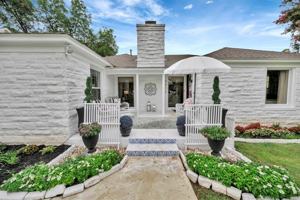 featured image of 3413 Westcliff Rd S