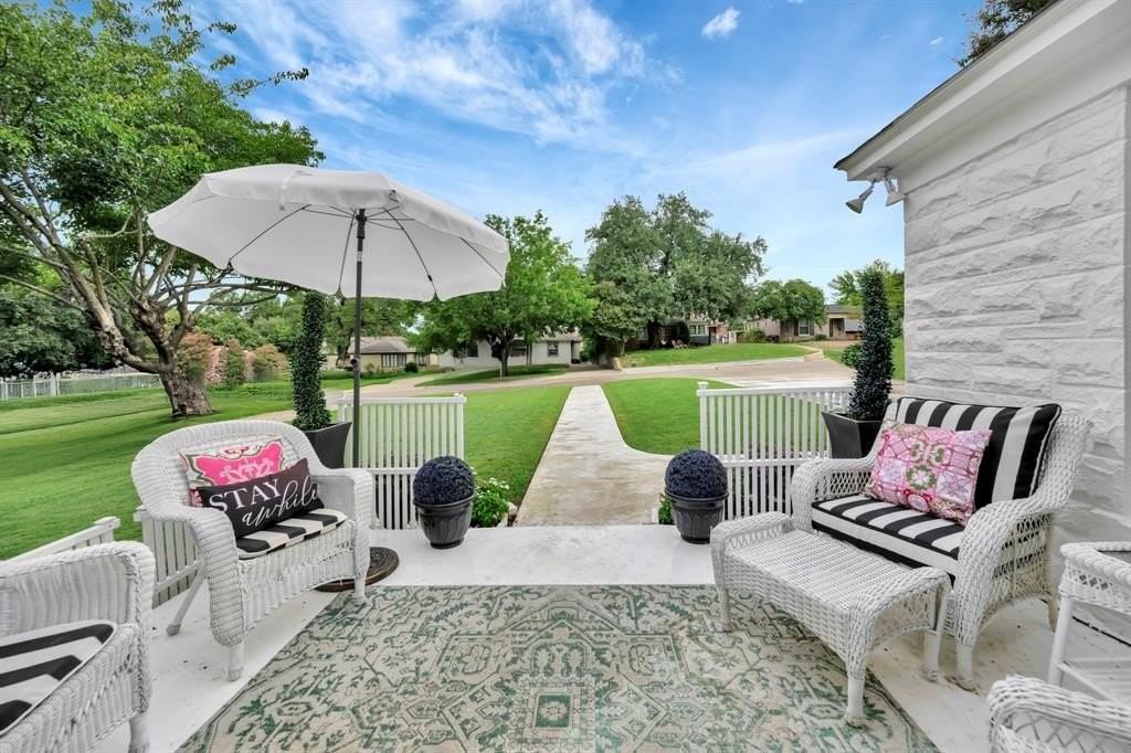 3413 Westcliff Rd S - Photo 3 of 26