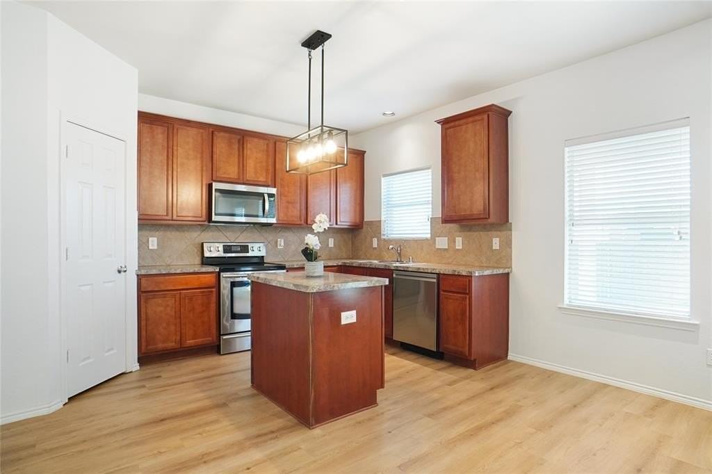 3752 Jade St - Photo 5 of 34