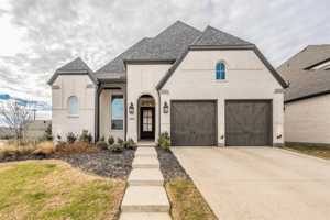 featured image of 2105 Tremont Dr