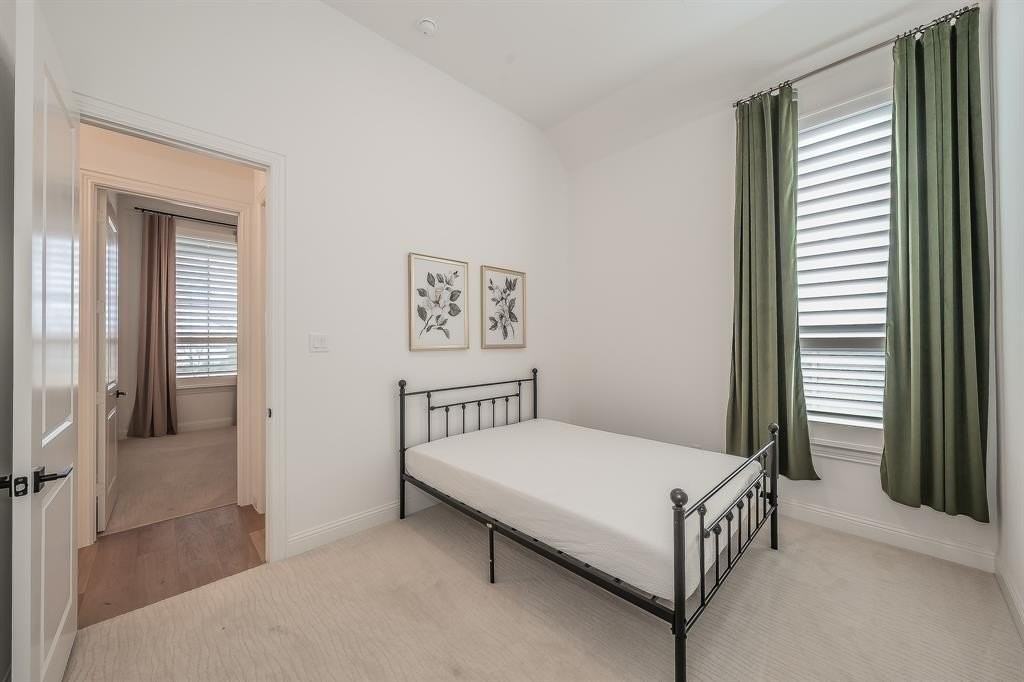 2105 Tremont Dr - Photo 3 of 40