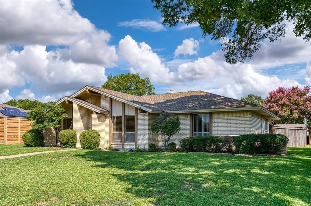 2121 Stone Creek Dr - Photo 2 of 33