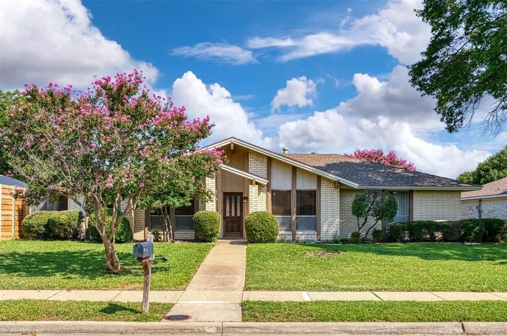 2121 Stone Creek Dr - Photo 3 of 33