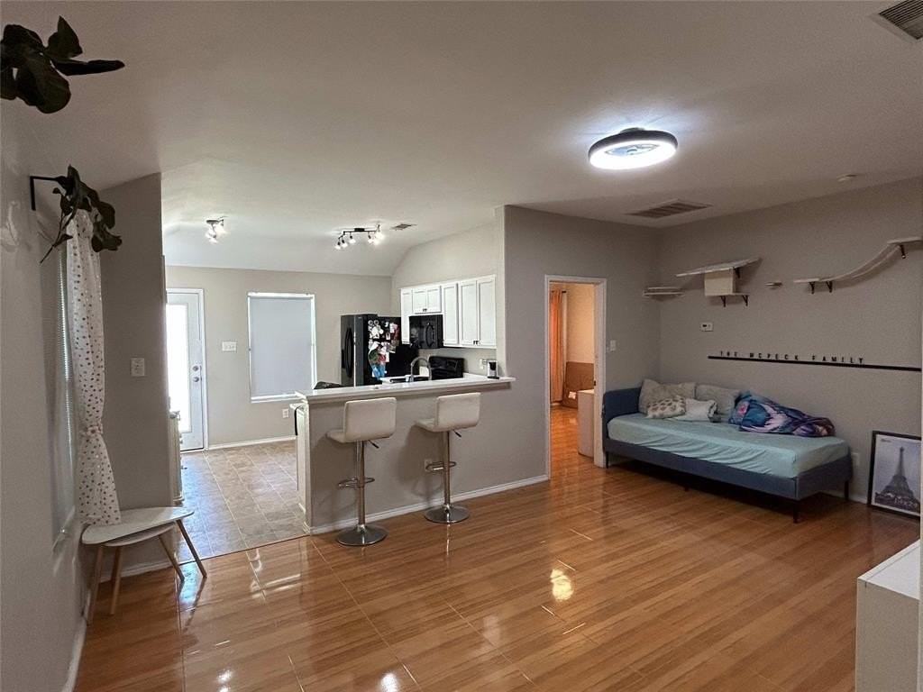 1949 Sampsell Dr - Photo 5 of 15