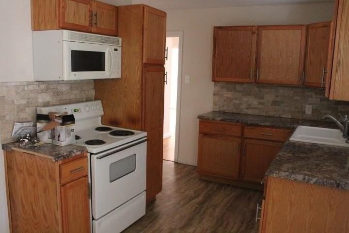 1109 Parkway Dr - Photo 5 of 21