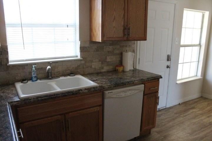 1109 Parkway Dr - Photo 7 of 21