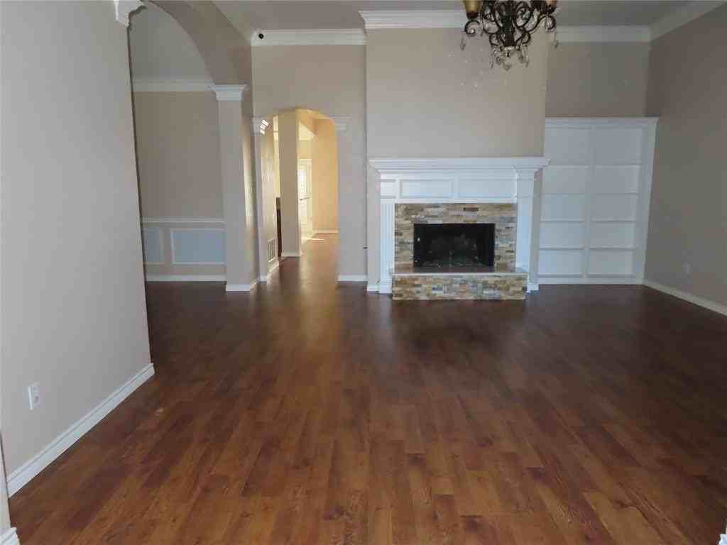 818 Hunters Gln - Photo 2 of 14