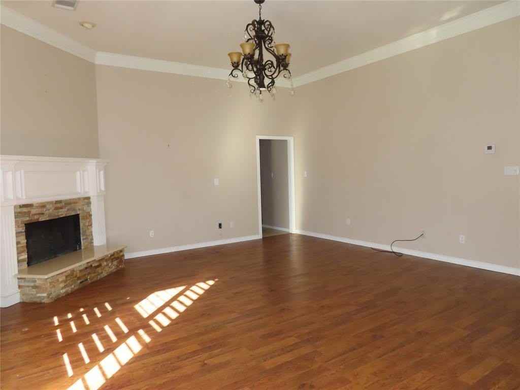 818 Hunters Gln - Photo 4 of 14