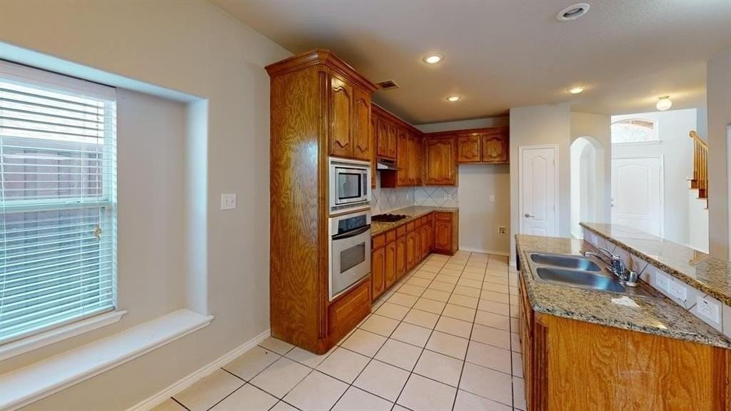 13646 Valencia Dr - Photo 7 of 30