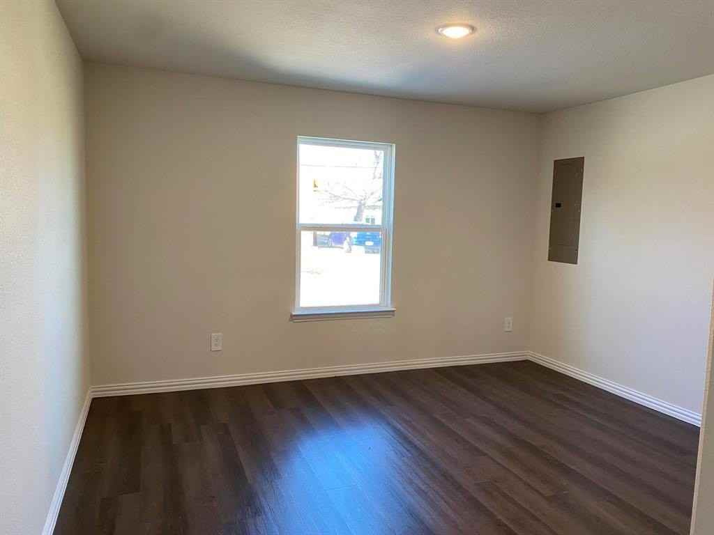 2203 Henry St #B - Photo 7 of 15