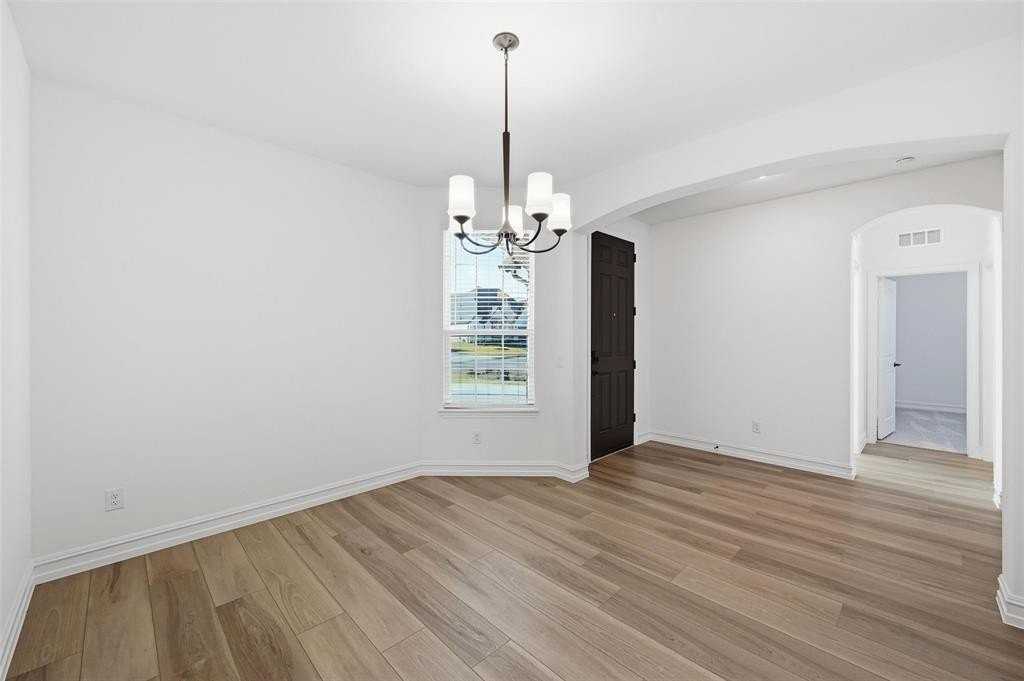 765 Brozgold Ave - Photo 7 of 33