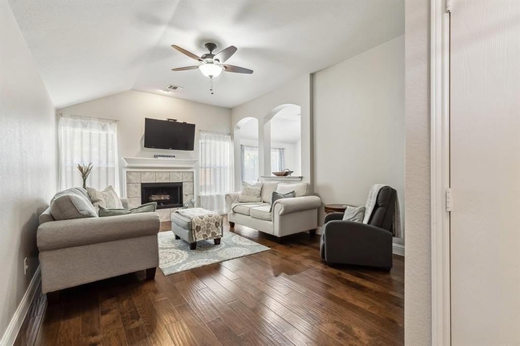 9208 Norfolk Ln - Photo 2 of 21