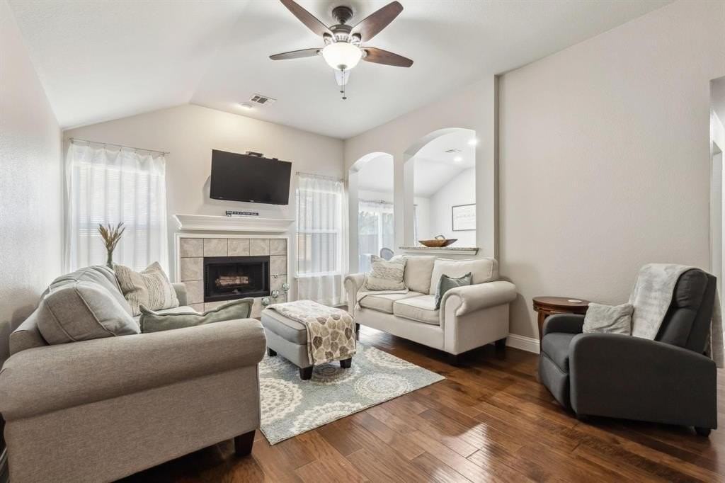 9208 Norfolk Ln - Photo 3 of 21