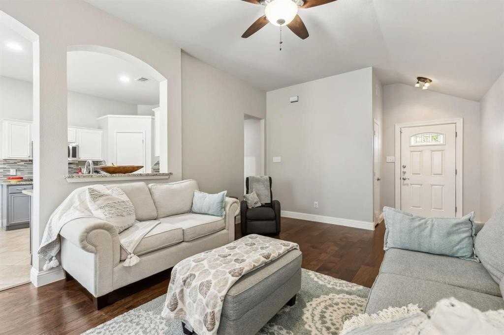 9208 Norfolk Ln - Photo 4 of 21