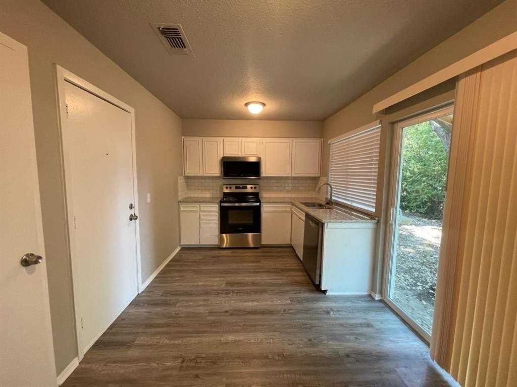 1517 Vanderbilt Dr - Photo 3 of 11