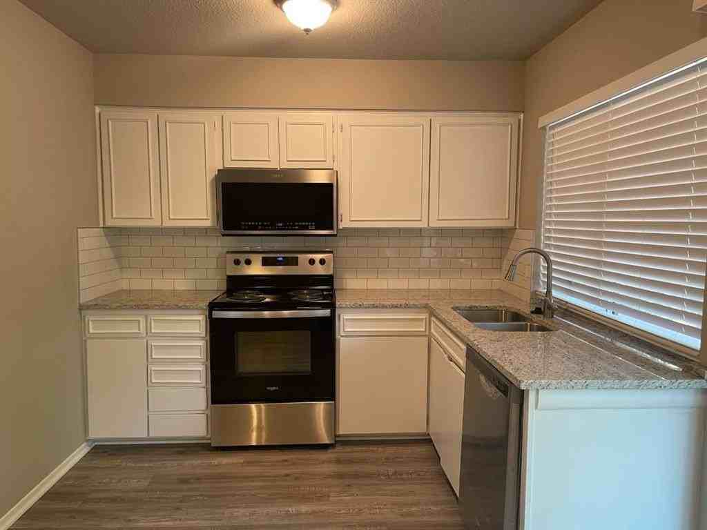 1517 Vanderbilt Dr - Photo 4 of 11