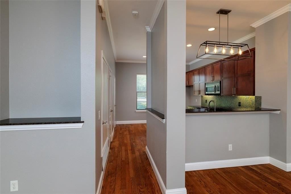 724 Skyline Bluff Ct - Photo 4 of 20