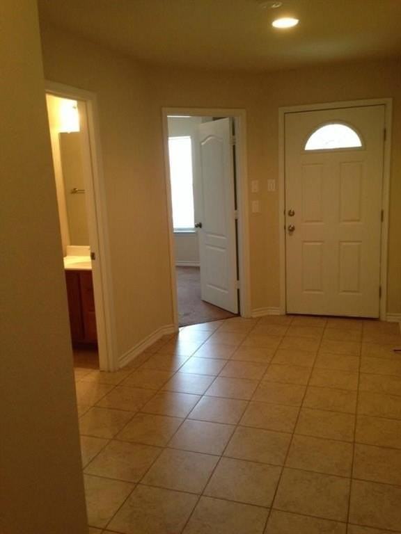 5845 Pinebrook Dr - Photo 2 of 10