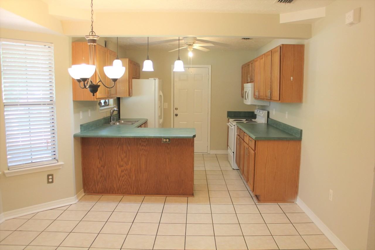 2038 Vizcaya Dr - Photo 3 of 15