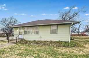 featured image of 135 S Russell Ave