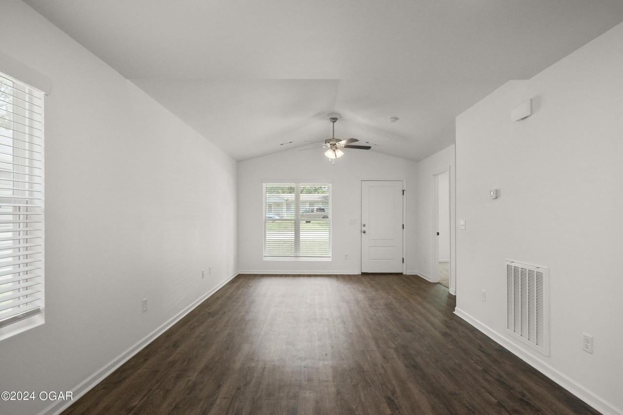 506 S Elm St - Photo 2 of 13