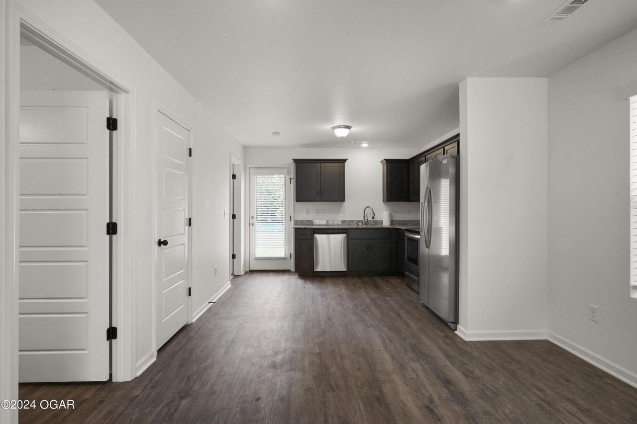 506 S Elm St - Photo 3 of 13