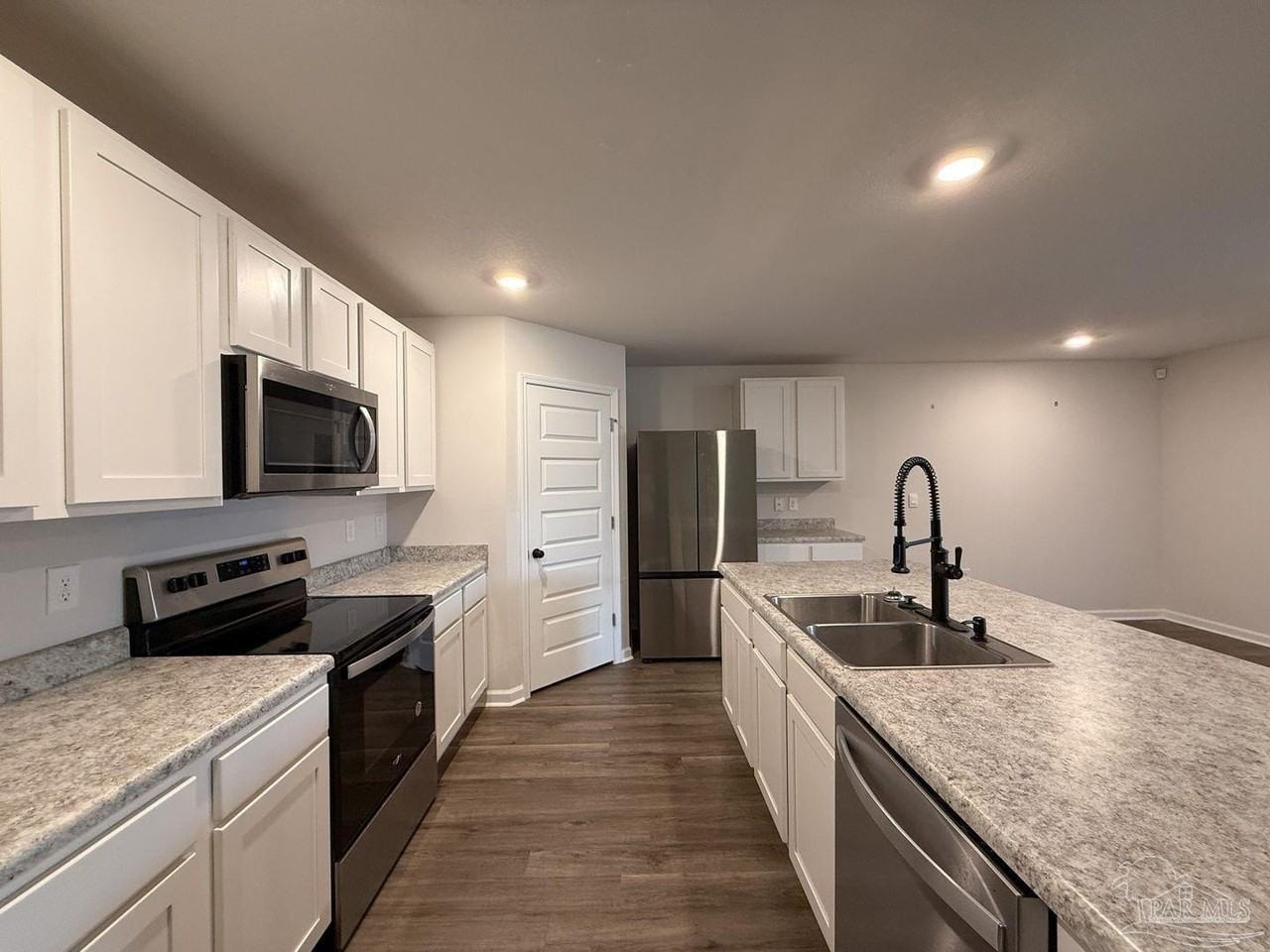 4424 White Cedar Ct - Photo 3 of 16