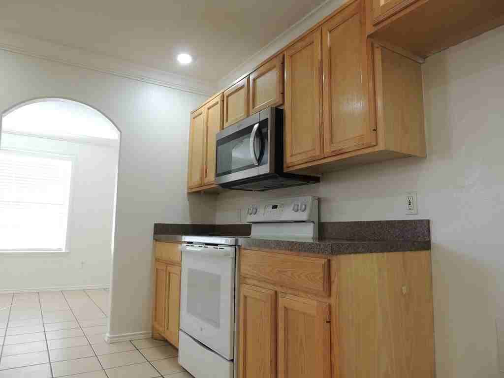 406 W Pine Ave - Photo 4 of 22