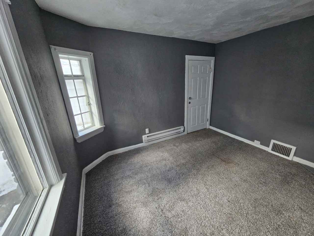 2818 E 127th St #3 - Photo 2 of 12