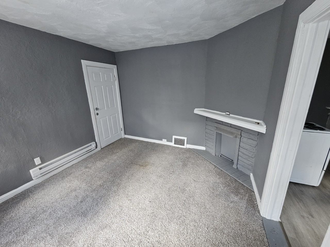 2818 E 127th St #3 - Photo 3 of 12