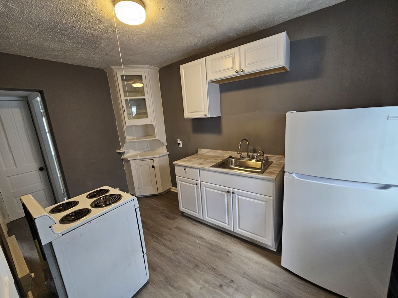 2818 E 127th St #3 - Photo 4 of 12