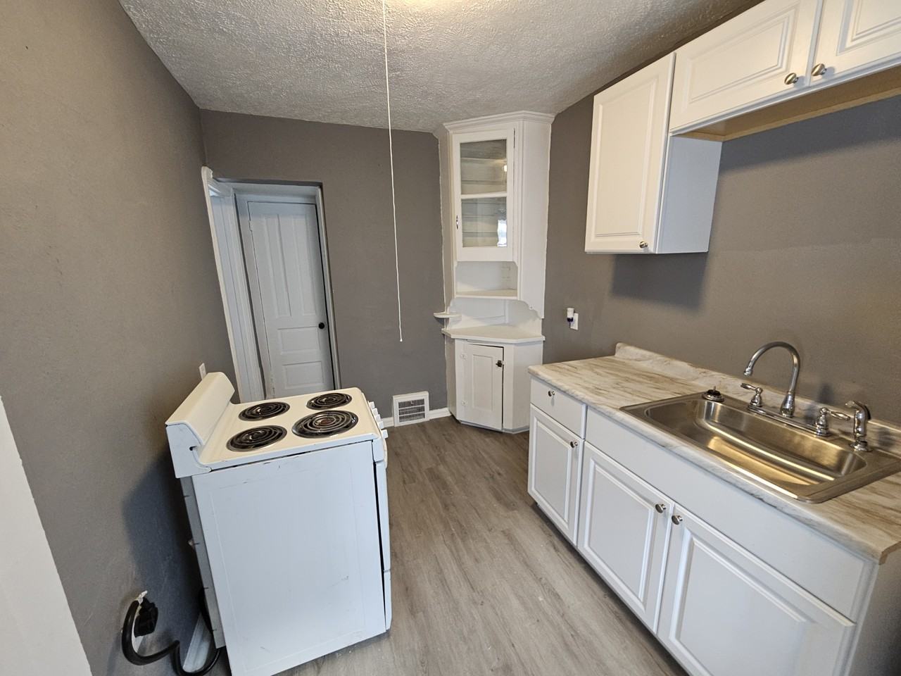 2818 E 127th St #3 - Photo 5 of 12