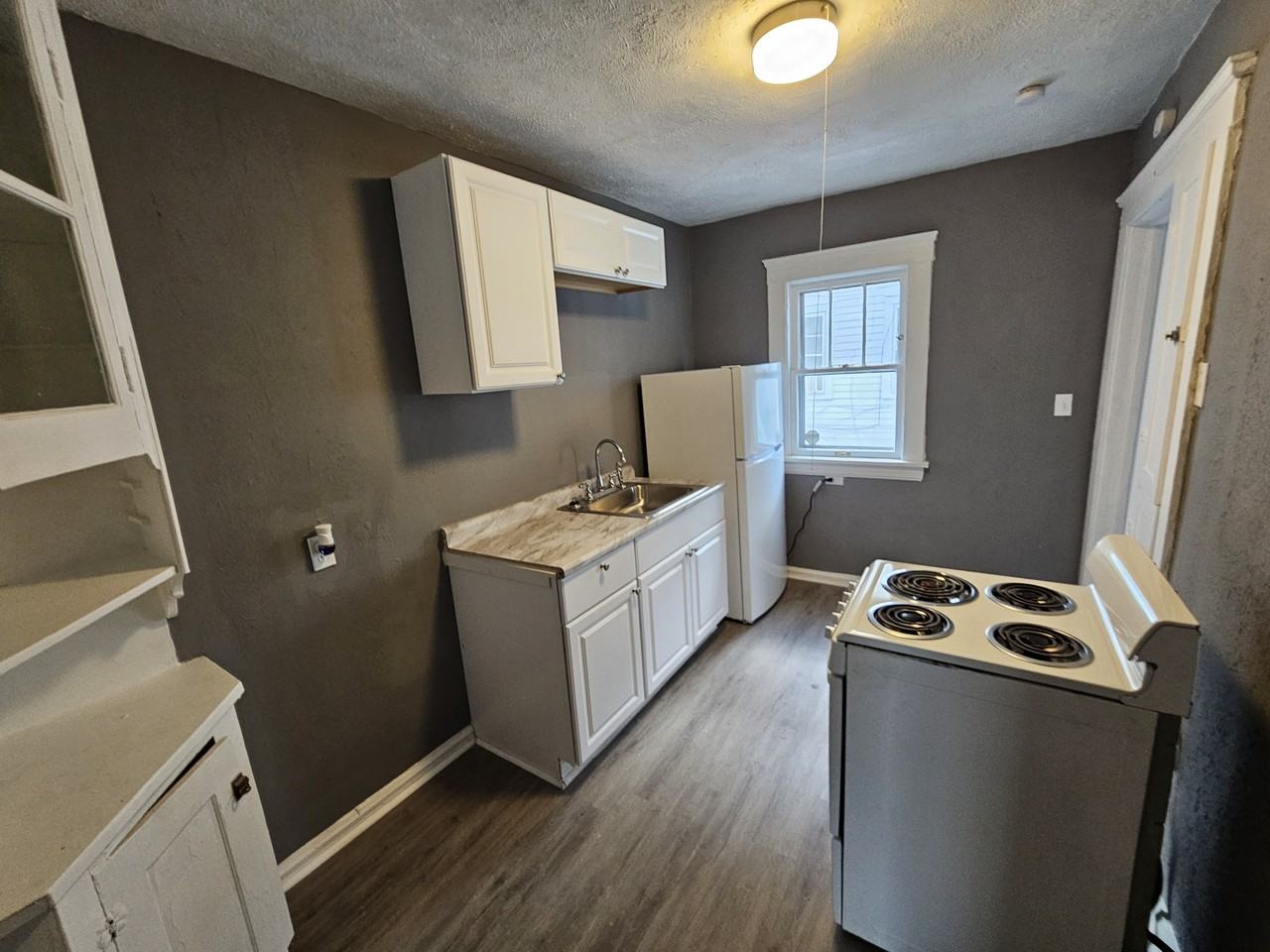 2818 E 127th St #3 - Photo 6 of 12