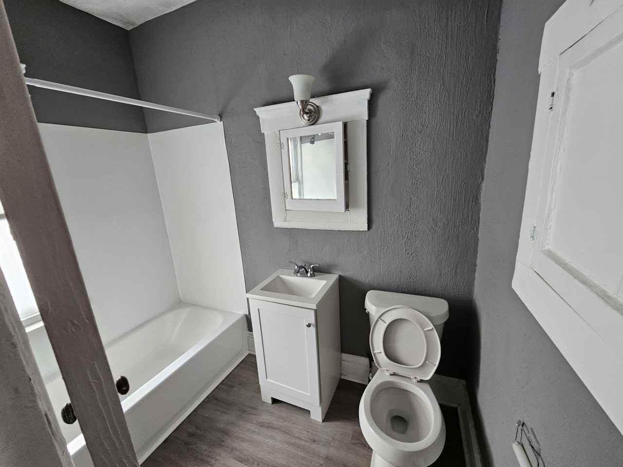 2818 E 127th St #3 - Photo 7 of 12